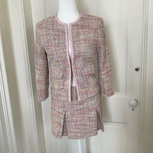 Chanel style suit in size 4, pink tweed, completely lined, by Express